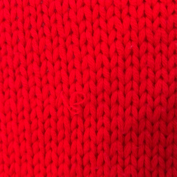 Canada Goose Red Chunky Knit scarf.  Some pulling and small hole. See pics. - Picture 6 of 10